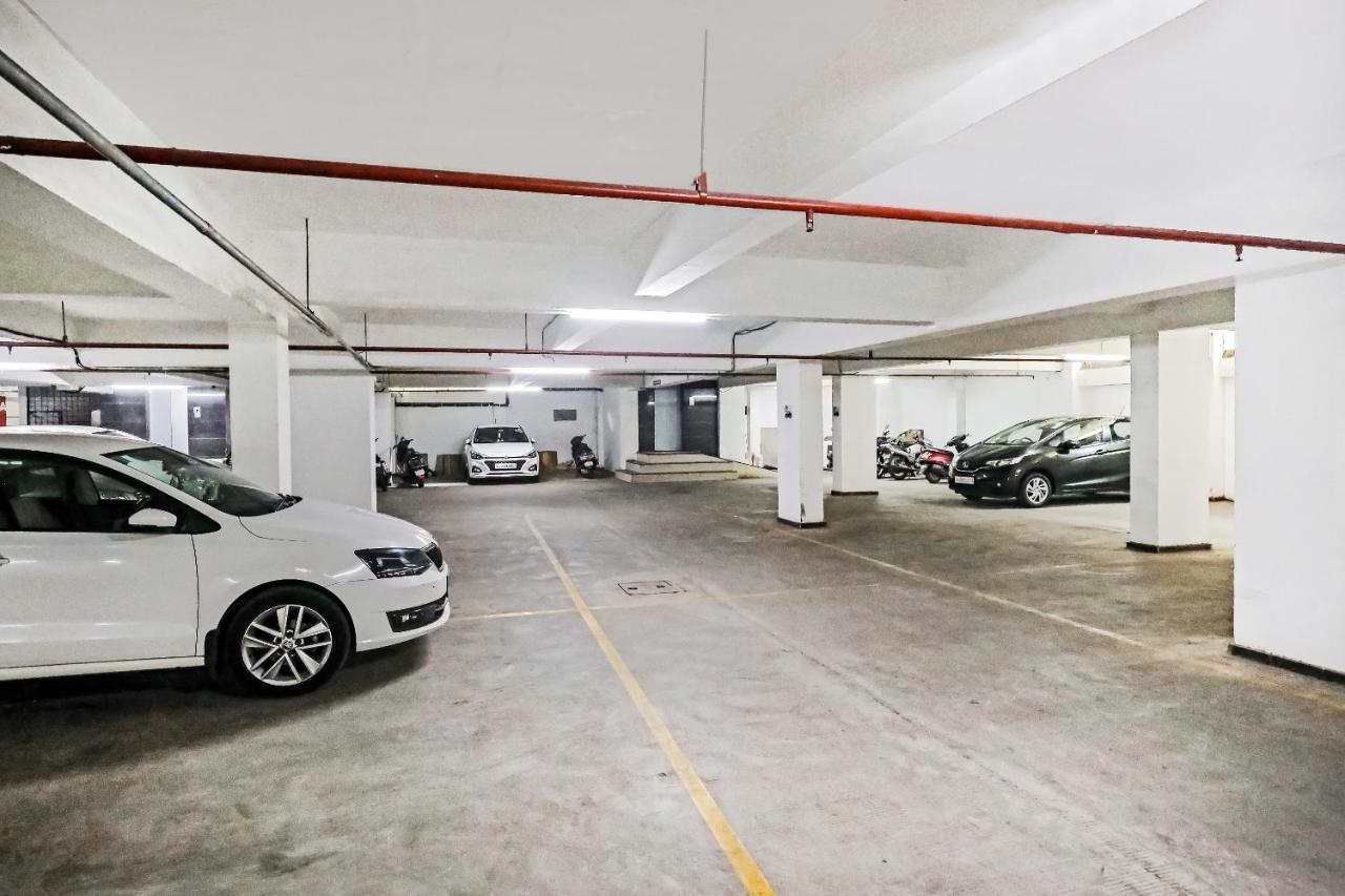 Hotel Gokul Solitaire, Surat Bhatha Exterior foto